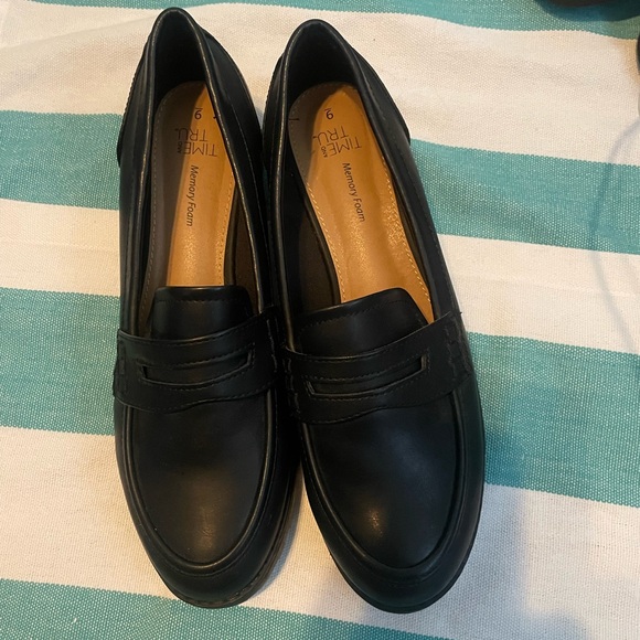 Time and Tru Black Flats with Classic Design and Comfortable Fit - Picture 1 of 5